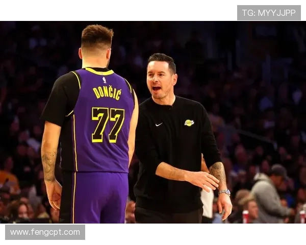 湖人客战开拓者11月4日常规赛巅峰对决火热上演全场亮点集锦版