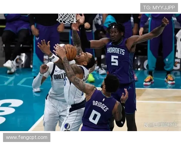 拉塞尔轰下三十一分难救主独行侠憾负活塞鏖战落败客场之旅遭挫折