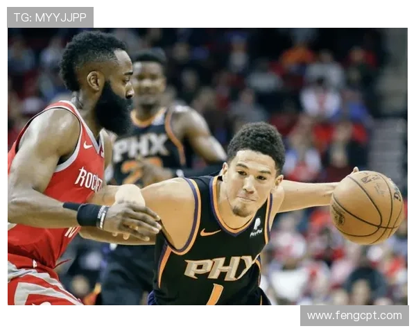 布克失误频繁引发主帅关注对手防守策略显著影响表现 布克失误频繁引发主帅关注对手防守策略显著影响表现