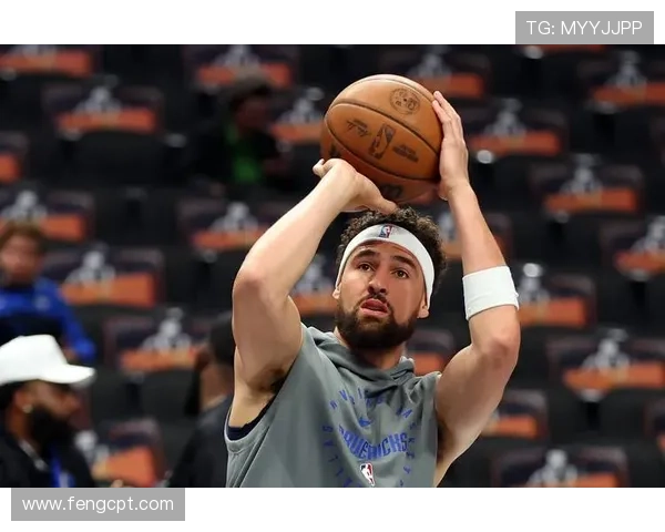 克莱手感回暖却遭冷落赛后愤怒扔水瓶表达不满情绪